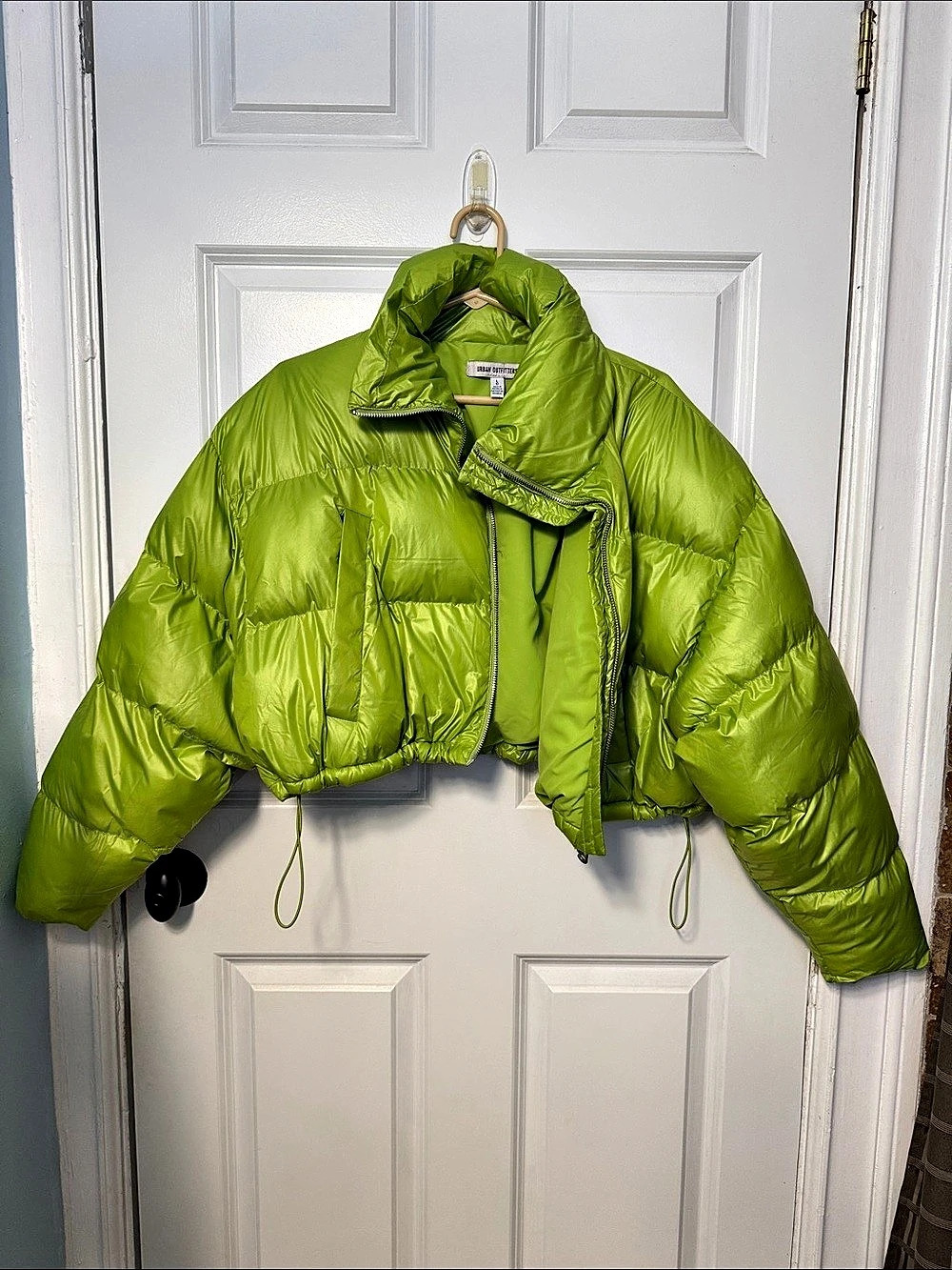 Urban Outfitters Cropped Puffer Jacket in Green Size Large Like New